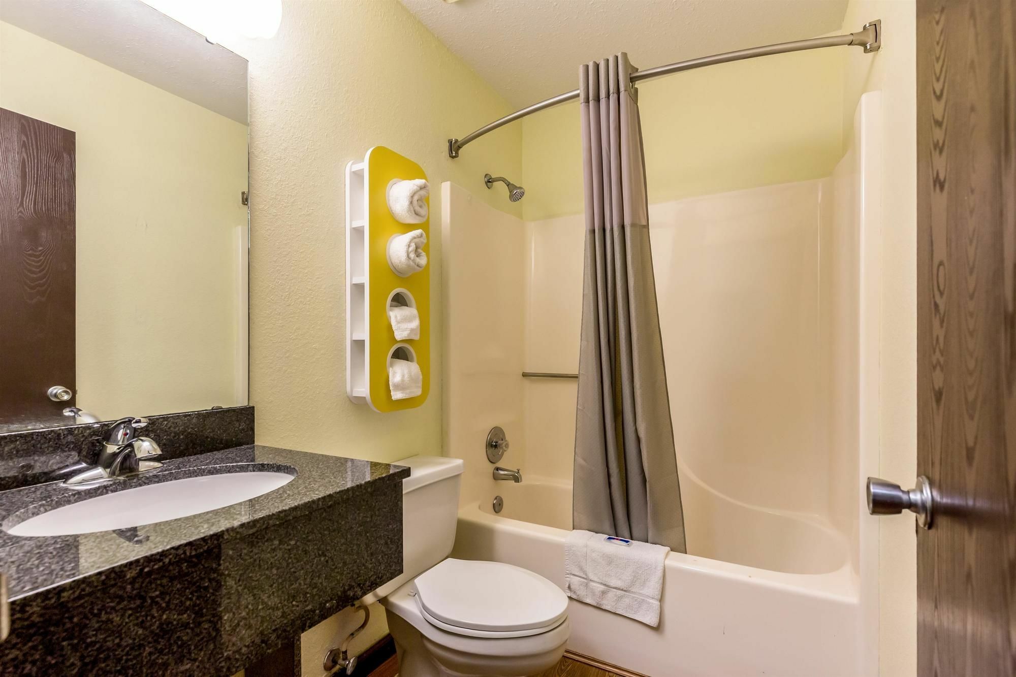 Hotel 6-troy, Il Troy