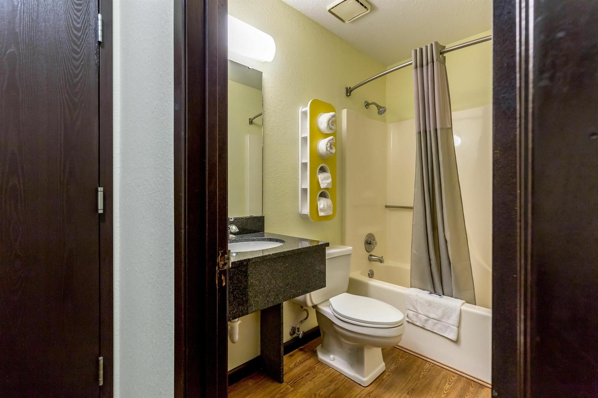 Hotel 6-troy, Il Troy