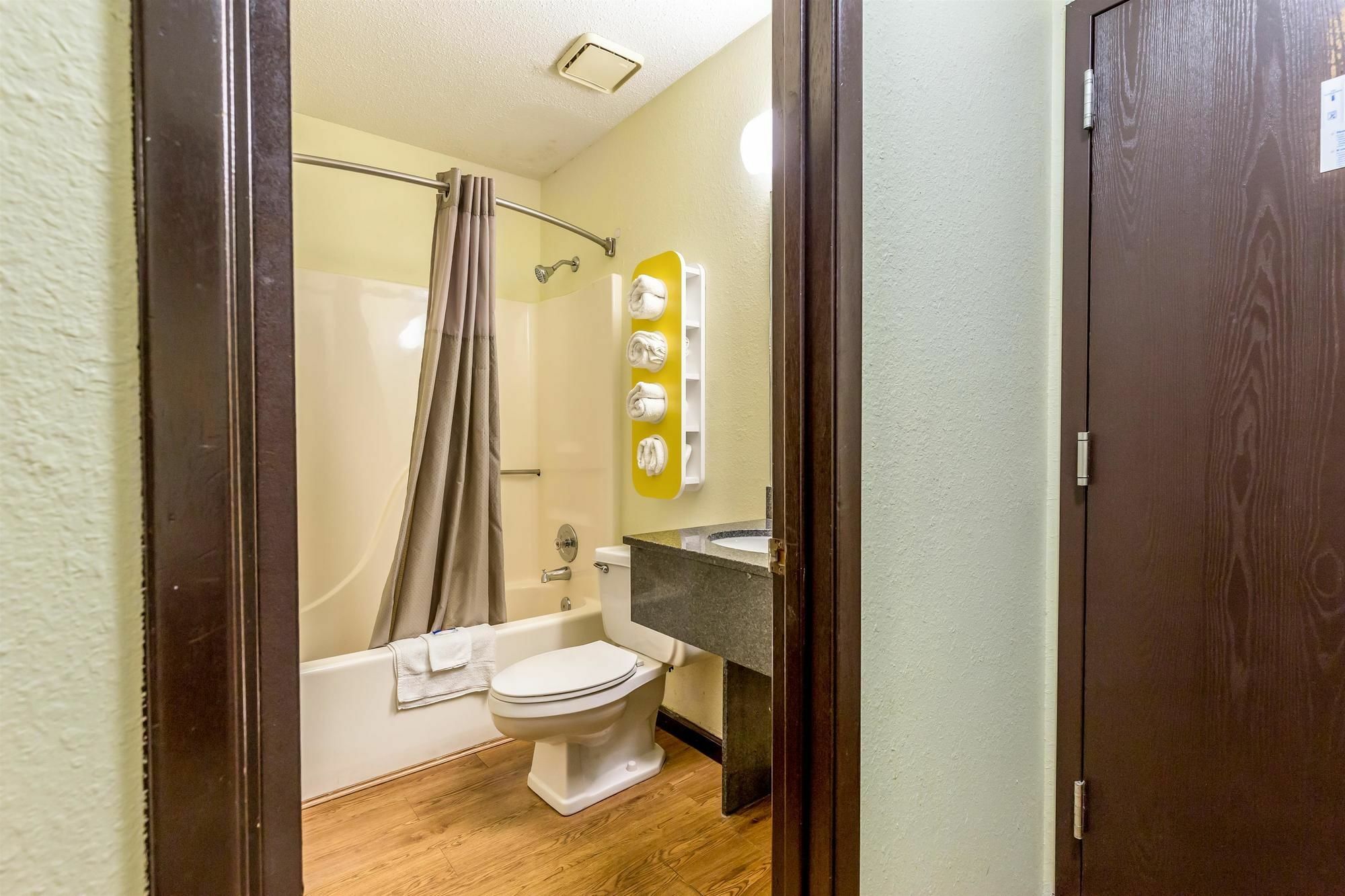 Hotel 6-troy, Il Troy